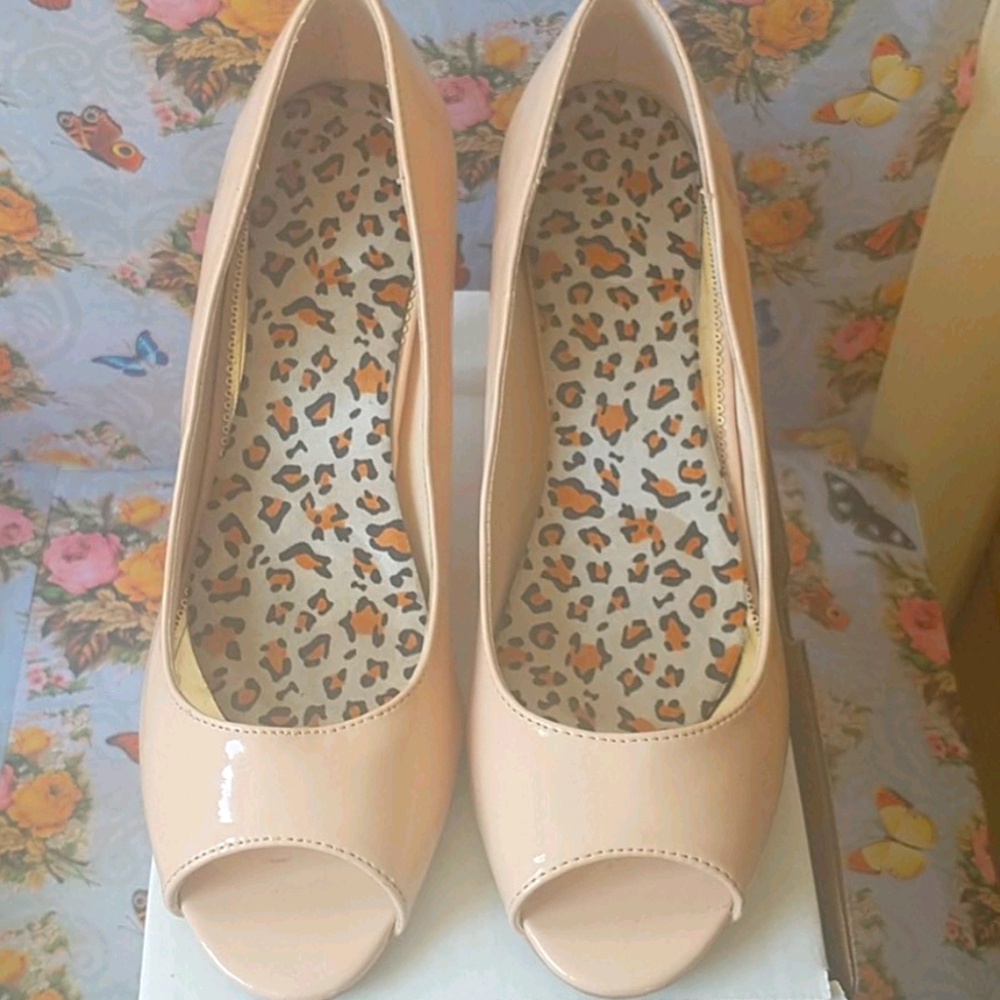 Lasonia Peeptoe Cream Heel Patent Leather